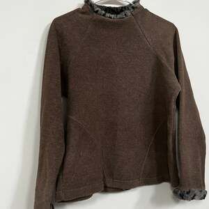 Wooly Bully Wear Women's Brown Deep Pile Fleece Pullover Sweatshirt with Faux Fu